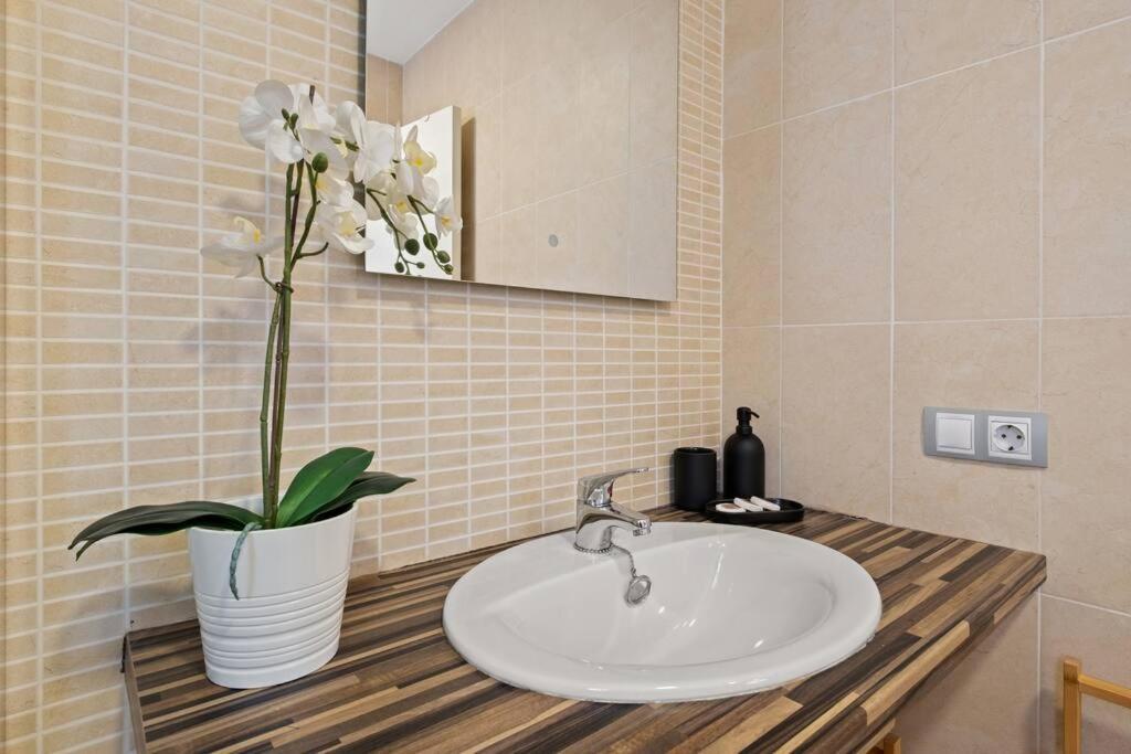 Estudio Nice Stay Dos Aceras Малага Екстериор снимка